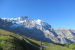 20.07.2020: Berner Oberland - Blick von Kleiner Scheidegg zur Jungfrau, unten das Gleis der Jungfraubahn