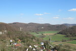 06.04.2023: Frnkische Schweiz - Blick von der Streitburg bers Wiesenttal zur Burg Neideck
