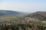 07.04.2023: Frnkische Schweiz - Blick vom Hummerstein ber Gasseldorf in Richtung Ebermannstadt