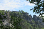 19.05.2023: Schsische Schweiz - Blick vom Elberadweg zur Basteibrcke und zum Hotel
