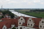 14.06.2023: Blick vom Turm des Schlosses Hartenfels in Torgau auf die Elbe flussabwrts
