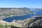 17.07.2019: Bucht von Kotor - Blick von den Bergen ber Kotor auf die Altstadt