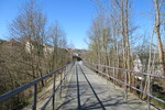 Radweg auf der ehemaligen Bahntrasse am 12.04.2020; Blick vom Kapellenweg in Richtung Greiz-Aubachtal