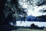 Juli 1963: Blick über den Parksee zum Oberen Schloss