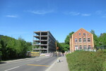 15.05.2022: Blick von der Bundesstraße 92; rechts die ehemalige Dölauer Schule