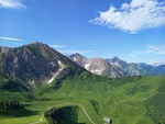 15.07.2024: Kleinwalsertal - Blick von der Bergstation der Kanzelwandbahn nach Sden