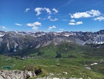 13.06.2026: Arosa - Blick vom Weisshorn in Richtung Südosten, im Tal Innerarosa