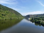 18.07.2025: Mosel - Blick von der Brcke in Lf flussabwrts