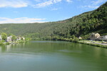 20.08.2020: Mosel - Blick von der Moselbrcke Traben-Trarbach flussabwrts