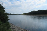 21.07.2022: Rhein - Rhein zwischen Mannheim und Ludwigshafen, Blick vom rechten Ufer stromaufwrts