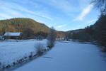 18.12.2022: Vogtland - zugefrorene Weie Elster am Unterhammer bei Berga