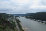25.07.2023: Rhein - Blick von der Rheinbrohler Ley flussaufwärts