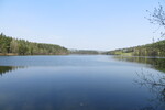 22.04.2018: Vogtland - Blick vom Talsperrenweg ber die Weidatalsperre; im Hintergrund Staitz