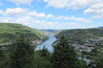 22.08.2020: Mosel - Blick vom Prinzenkopfturm flussabwrts; links Alf, rechts Bullay