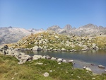 29.07.2026: Pyrenäen - Nationalpark Aigüestortes i Estany de Sant Maurici - kleiner See und Berggipfel nahe des Refugi Ventosa i Calvell im Boí-Tal