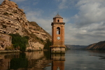 05.08.2012: Katalonien - Kirchturm im Ebro-Stausee Riba Roja