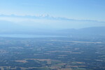 10.07.2022: Pays de Gex - Blick zum Genfersee und Mont Blanc; in Bildmitte rechts Genf mit der Fontne