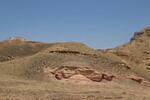 21.08.2023: Negev-Wüste - merhfarbiges Gestein nahe das Wadi Yoash