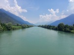 27.06.2026: Veltin, Chiavennatal und Comer See - Blick von der Straßen- und Eisenbahnbrücke bei Curcio auf die Adda flussaufwärts
