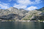 14.07.2019: Bucht von Kotor - Blick von Muo ber die Bucht auf die Altstadt von Kotor