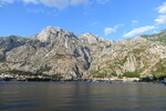 14.07.2019: Bucht von Kotor - Blick von Muo ber die Bucht auf die Altstadt von Kotor