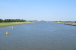 12.06.2025: Gelderland - Blick von der Schleusenbrcke bei Rijswijk auf den Amsterdam-Rhein-Kanal in Richtung Nordwesten