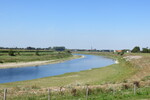 24.08.2019: Sonstiges - Blick vom Maasradweg zwischen Obbicht und Roosteren (NL) ber den Grenzfluss Maas nach Maaseik (BE)