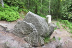 17.05.2023: Grenzstein am Aufstieg zur Grenzplatte ber dem Bielatal