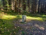21.09.2025: Grenzstein am Wanderweg von Eubabrunn zum Hohen Stein (Vysoký kámen)